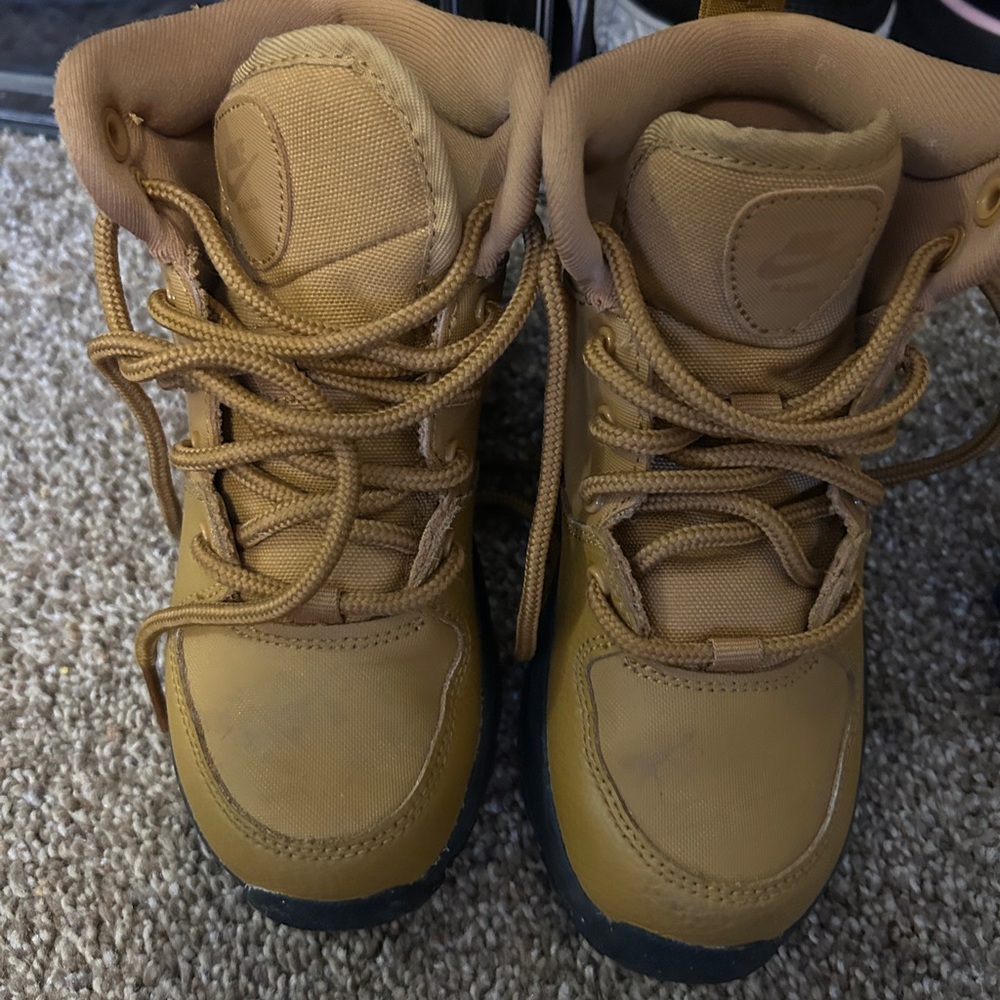 Nike Kids Brown Boots